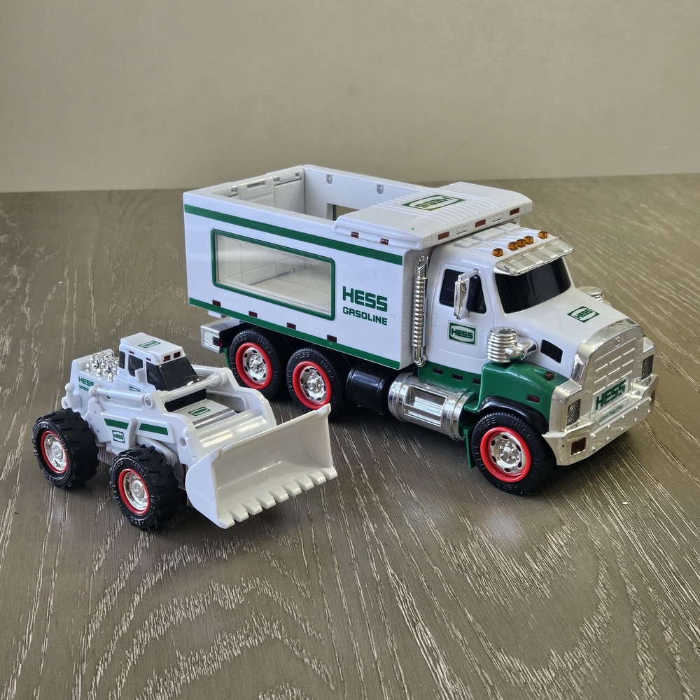 HESS DUMP TRUCK AND LOADER 2017